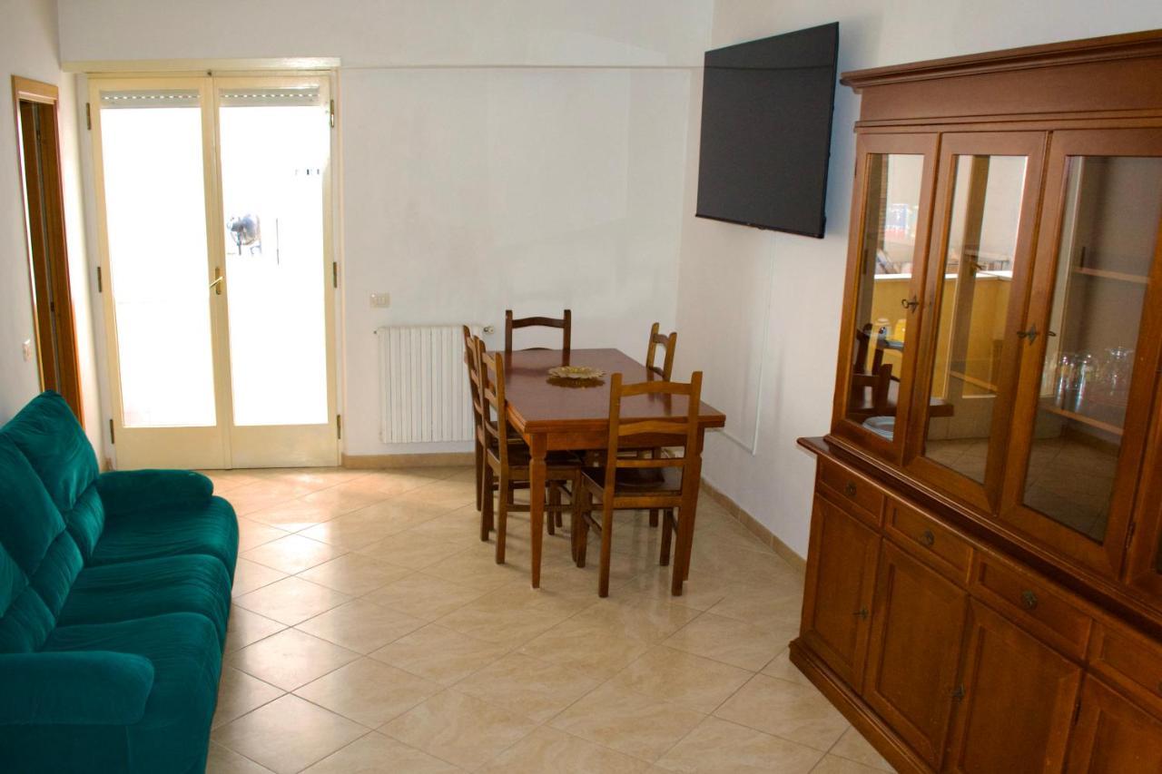 Civico 18- La Tua Casa In Centro Apartment Latina Luaran gambar